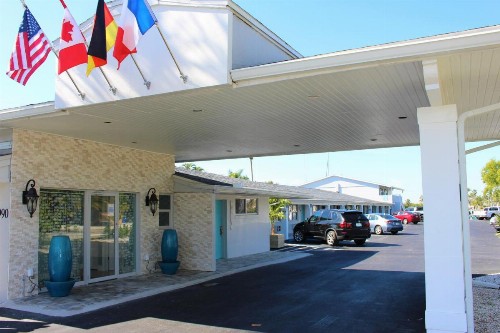 Latitude 26 Waterfront Boutique Resort - Fort Myers Beach - image 9