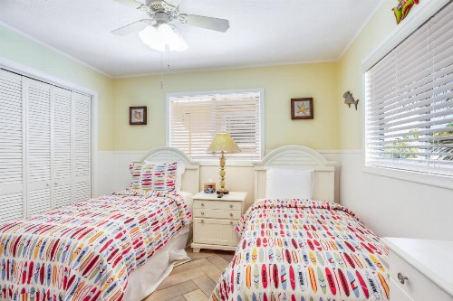 Island Breeze Cottage - image 2