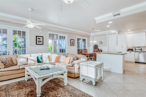Whitecap Condo Beachfront Splendor - image 5