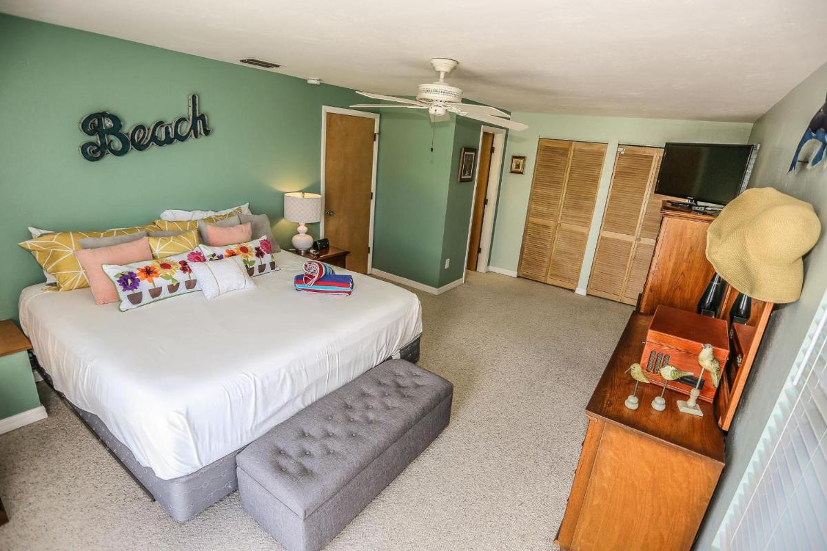 4230 Estero Blvd. - image 6