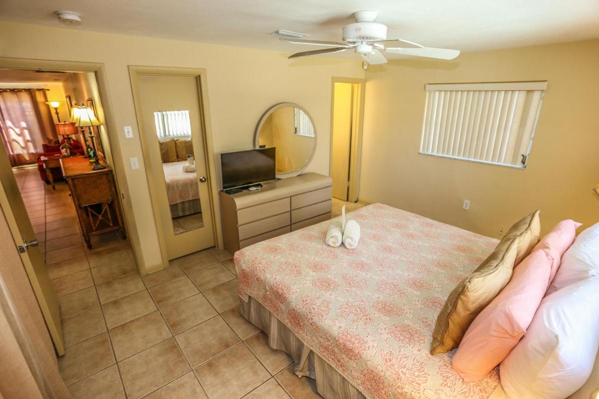 8297 Estero - image 6