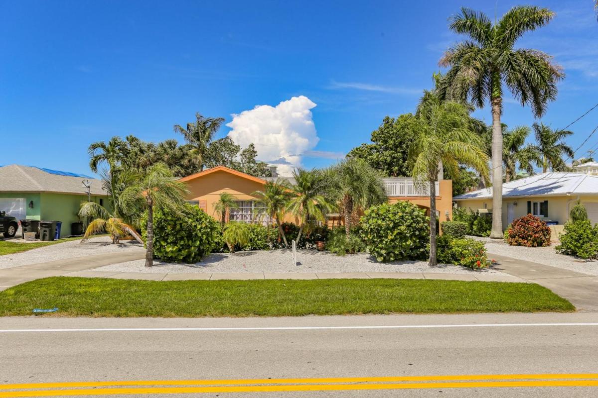 8297 Estero - image 7
