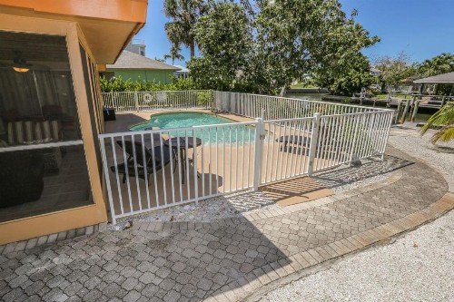 8297 Estero - image 9