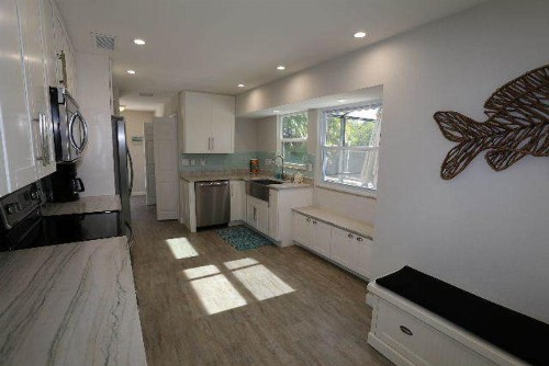 44 Fairview Blvd. - image 10