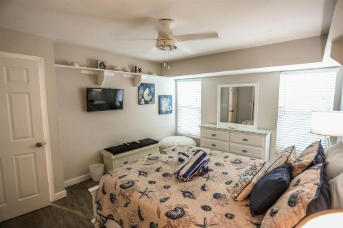 44 Fairview Blvd. - image 4