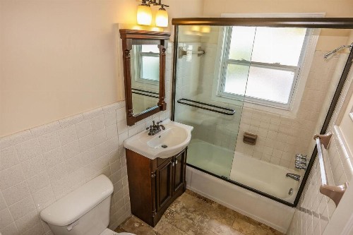 2553 Cottage - image 11