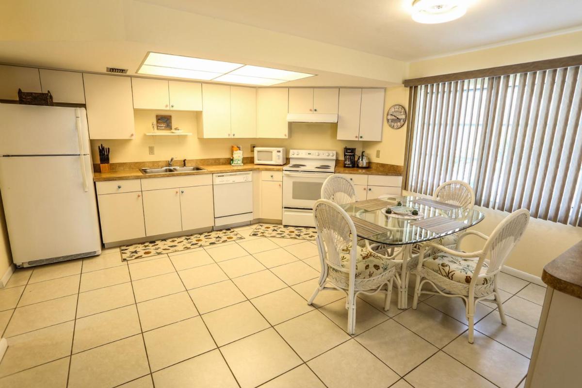 3561 Estero Blvd Manor - image 7