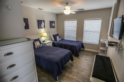 44 Fairview Blvd. - M - image 6