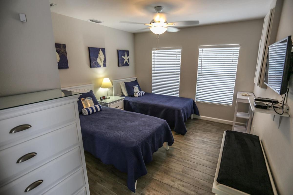 44 Fairview Blvd. - M - image 6