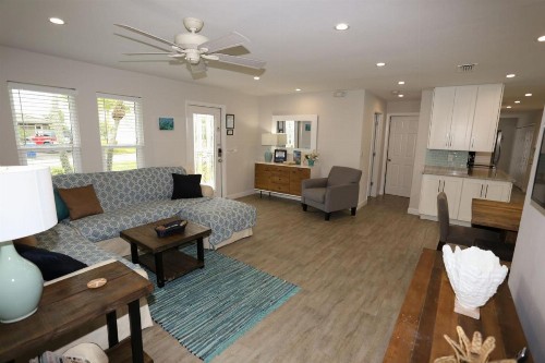 44 Fairview Blvd. - M - image 7