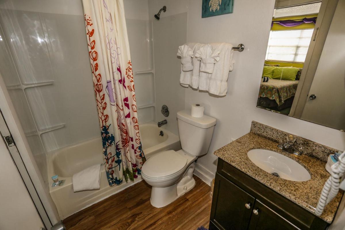 5583 Estero Blvd Iguana Mama's Beach House - image 6