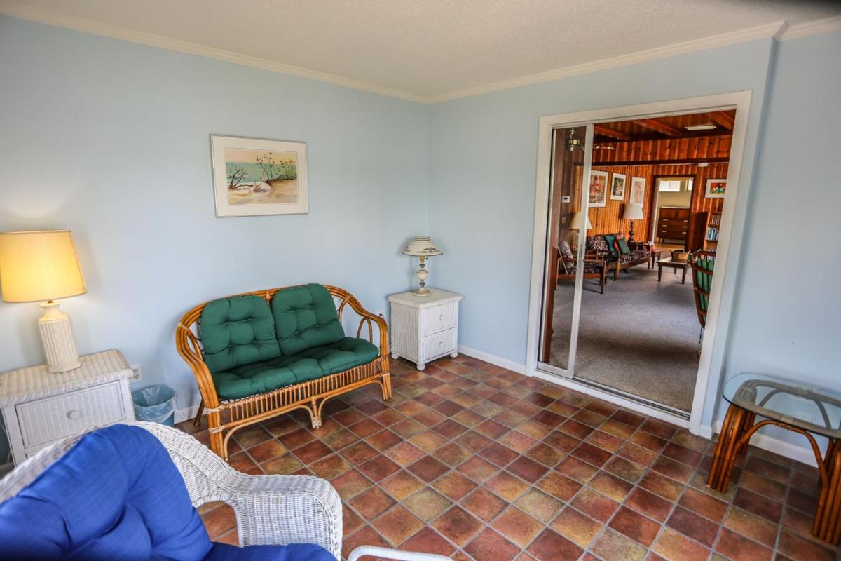 4851 Dolphin Lane - M - image 6