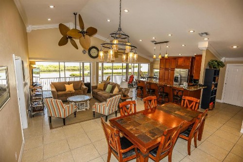 8170 Estero - image 12