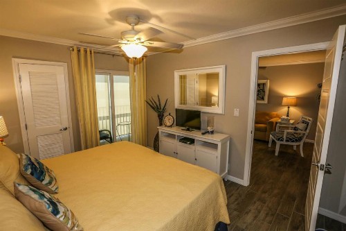 Castle Beach 402 - image 10
