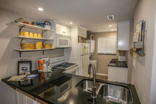 Castle Beach 402 - image 12