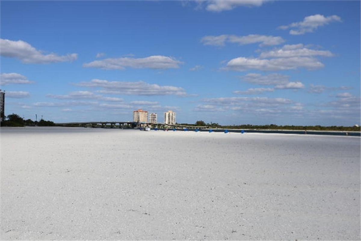 Castle Beach 402 - image 6