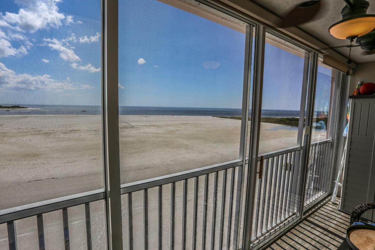 Castle Beach 402 - image 7