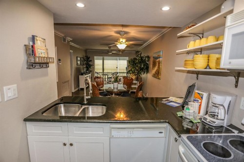 Castle Beach 402 - image 9