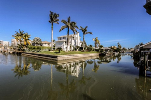 8211 Estero Blvd. - image 10