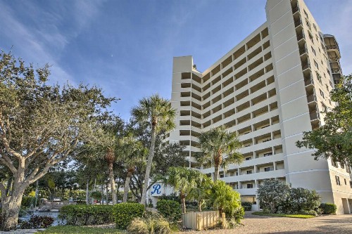 Luxe Beachfront Family Condo with Pool Access and Views - image 11