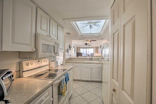 Luxe Beachfront Family Condo with Pool Access and Views - image 8