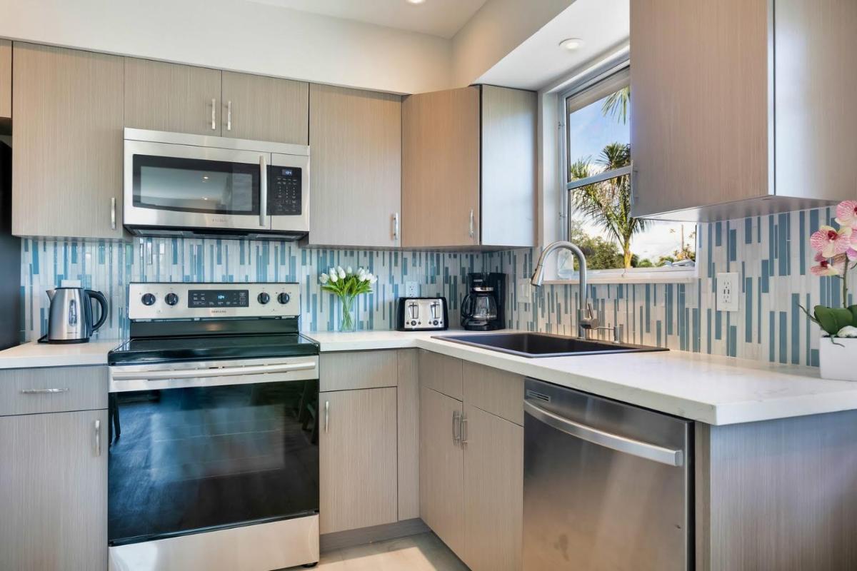 New To The Market Fresh Florida Coastal Designer Renovation Steps to the Beach Awaits You! - image 6