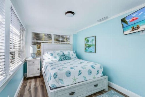 Flamingo Villas B Upstairs - Beautiful Beach Bungalow with Pool - image 10