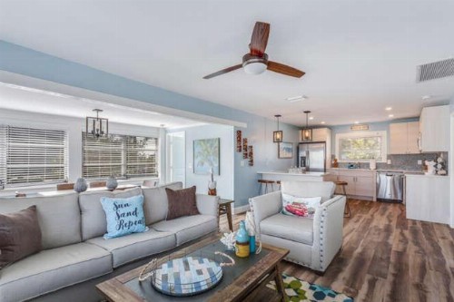 Flamingo Villas B Upstairs - Beautiful Beach Bungalow with Pool - image 5
