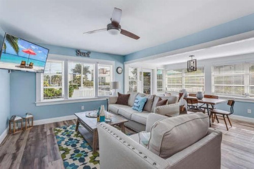 Flamingo Villas B Upstairs - Beautiful Beach Bungalow with Pool - image 6