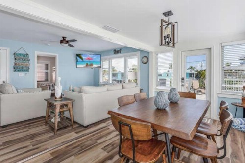 Flamingo Villas B Upstairs - Beautiful Beach Bungalow with Pool - image 7