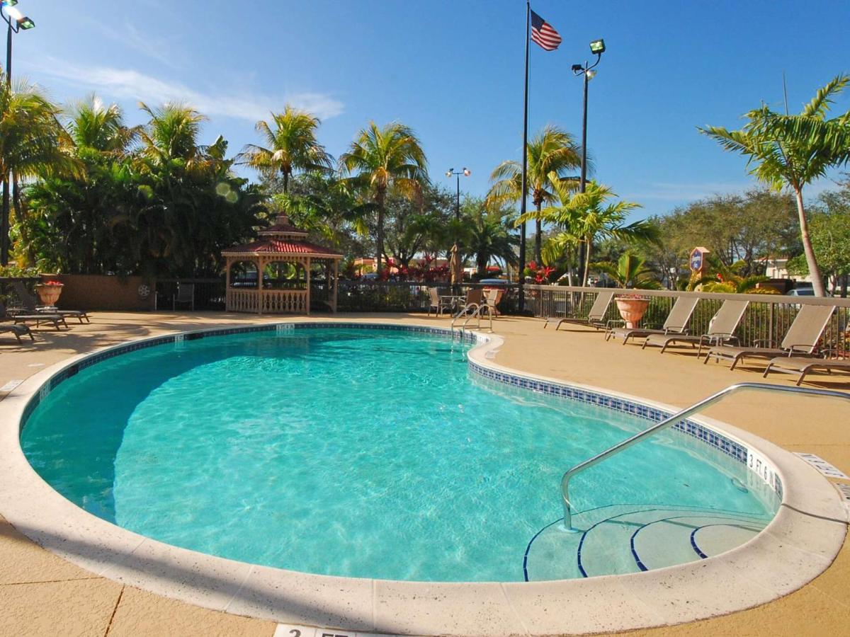 Hampton Inn Fort Myers-Airport & I-75 - image 2