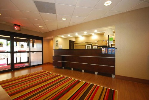 Hampton Inn Fort Myers-Airport & I-75 - image 4