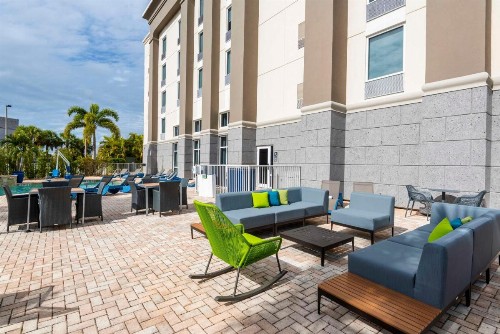 Hampton Inn & Suites Fort Myers-Colonial Boulevard - image 2