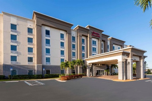 Hampton Inn & Suites Fort Myers-Colonial Boulevard - image 3
