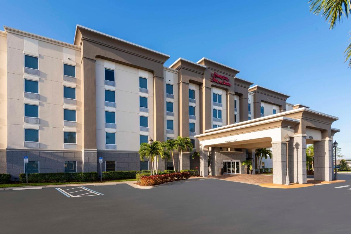 Hampton Inn & Suites Fort Myers-Colonial Boulevard - image 3