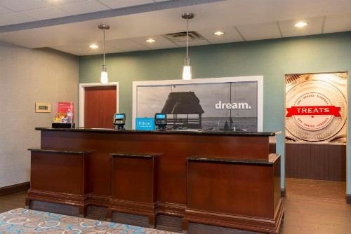 Hampton Inn & Suites Fort Myers-Colonial Boulevard - image 4