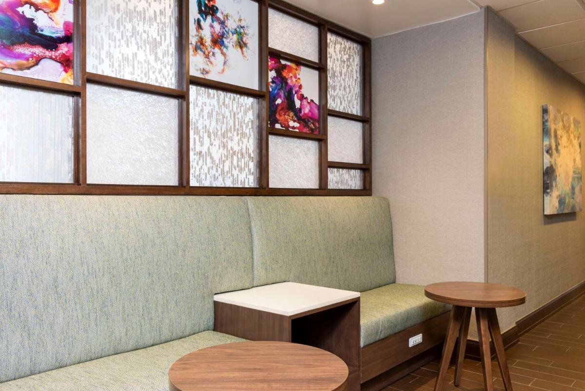 Hampton Inn & Suites Fort Myers-Colonial Boulevard - image 6