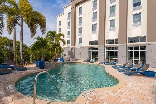 Hampton Inn & Suites Fort Myers-Colonial Boulevard - image 7