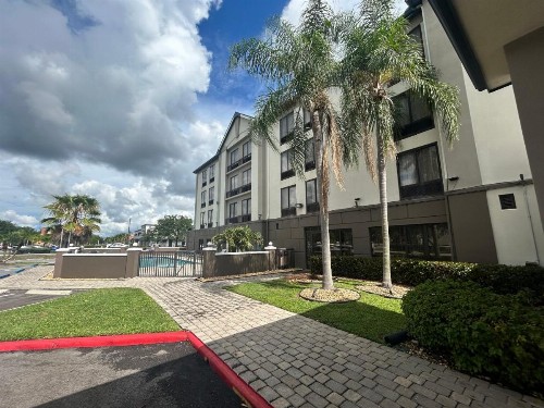 Best Western Airport Inn - image 11