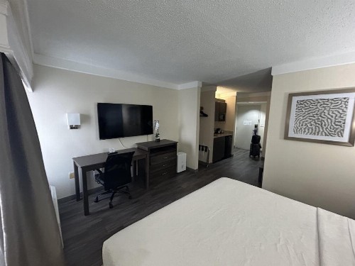 Best Western Airport Inn - image 25