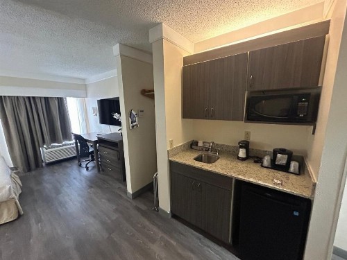 Best Western Airport Inn - image 26