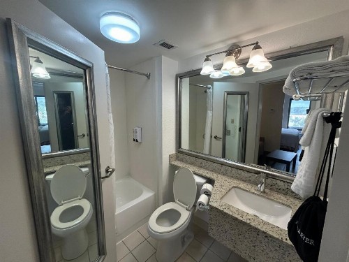Best Western Airport Inn - image 3