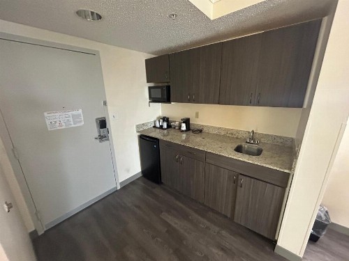 Best Western Airport Inn - image 31