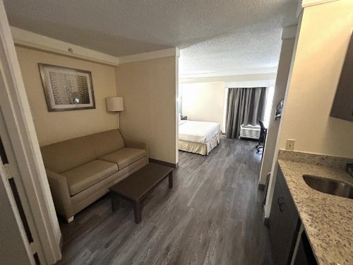 Best Western Airport Inn - image 4