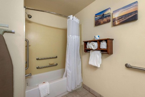 Comfort Inn & Suites Fort Myers Airport - image 25