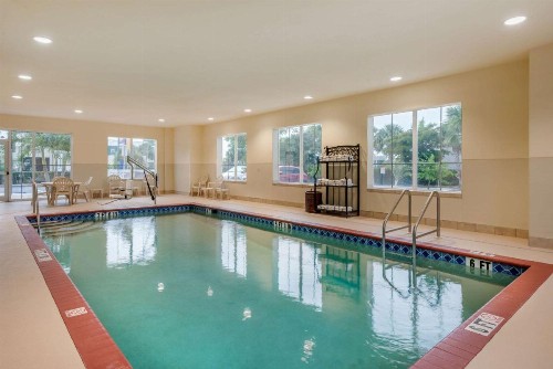 Comfort Inn & Suites Fort Myers Airport - image 7