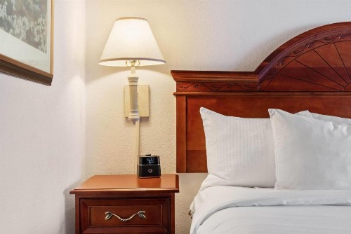 La Quinta by Wyndham Fort Myers Airport - image 11