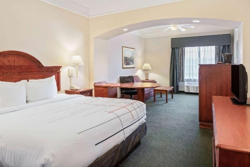 La Quinta by Wyndham Fort Myers Airport - image 17