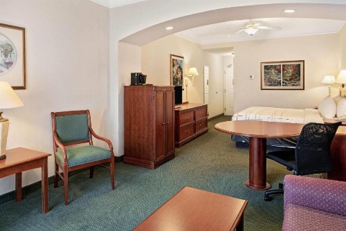 La Quinta by Wyndham Fort Myers Airport - image 19
