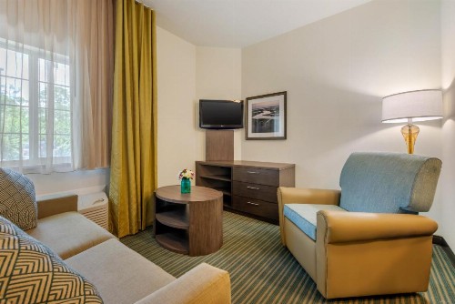 Candlewood Suites Fort Myers/Sanibel Gateway - image 19